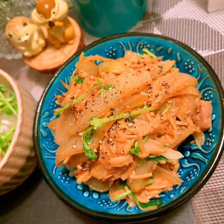 豚ヒレ肉味噌漬と玉ねぎとえのきのマヨぽん炒め